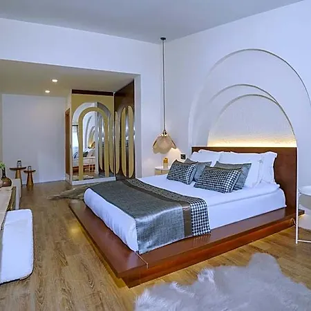 فندق Qinn 4*
